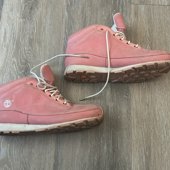 Ladies pink Timberland bootss - Picture 2 of 3